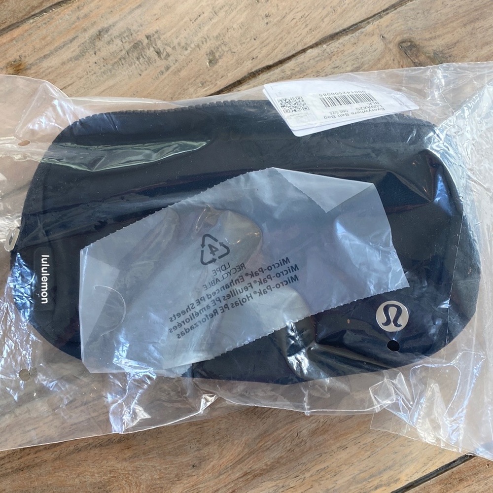 🔥HOT ITEM🔥 LULULEMON - BLACK Everywhere Belt Bag Nwt Crossbody Bag - Picture 9 of 11